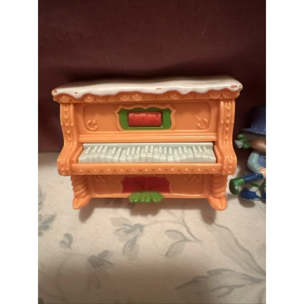 vintage 1981 Kenner Strawberryland Deluxe Mini set Blueberry Muffin And Piano